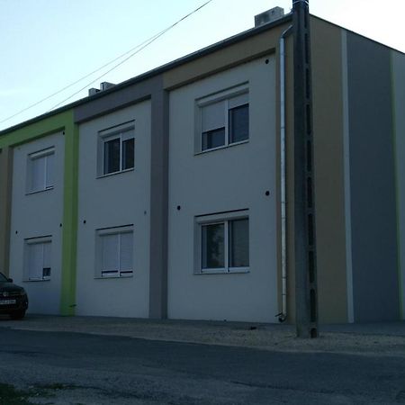 River Side Apartman 컬로처 외부 사진