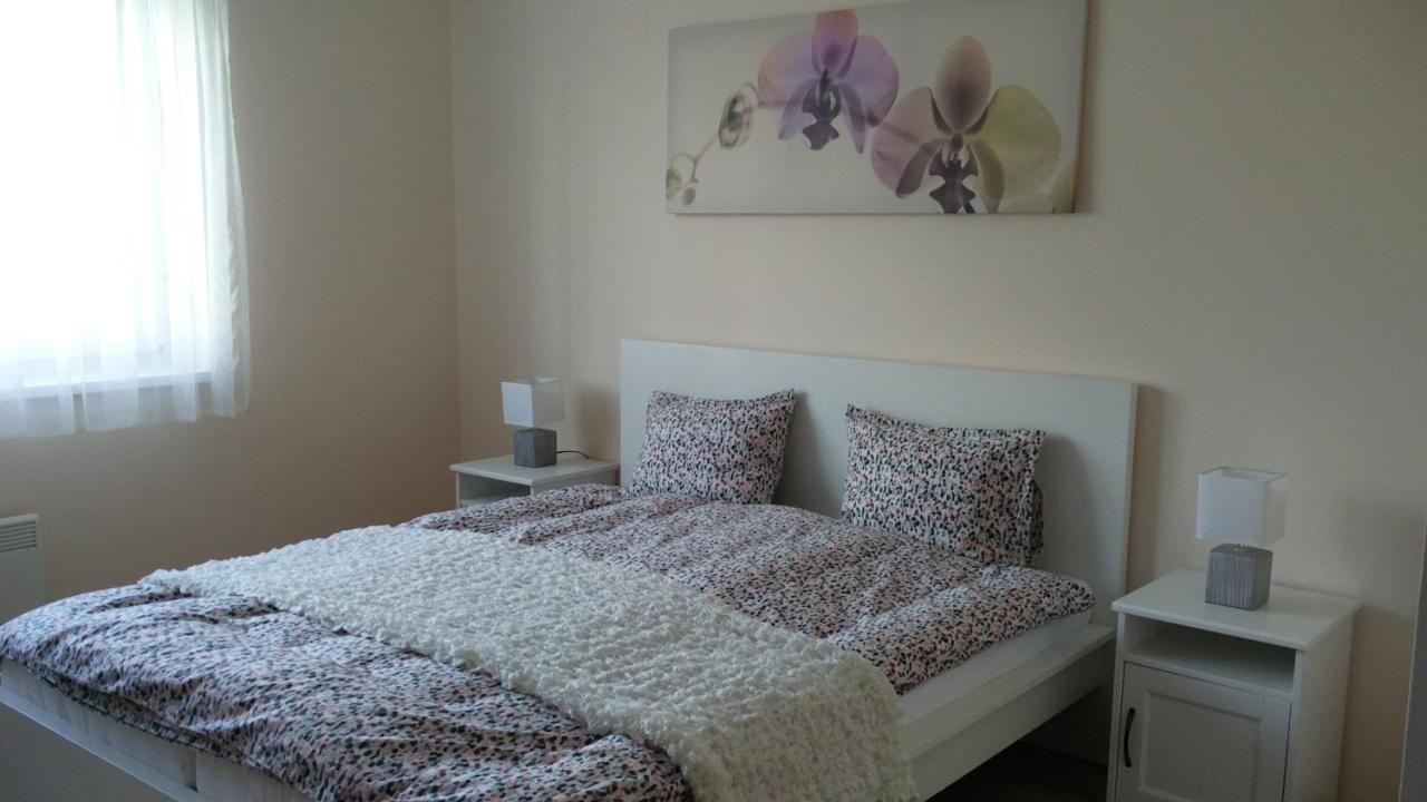 River Side Apartman 컬로처 외부 사진